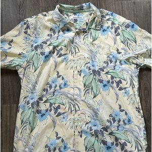 Tommy Bahama Large 100% silk floral button down short sleeved